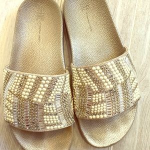 INC pool or beach slides